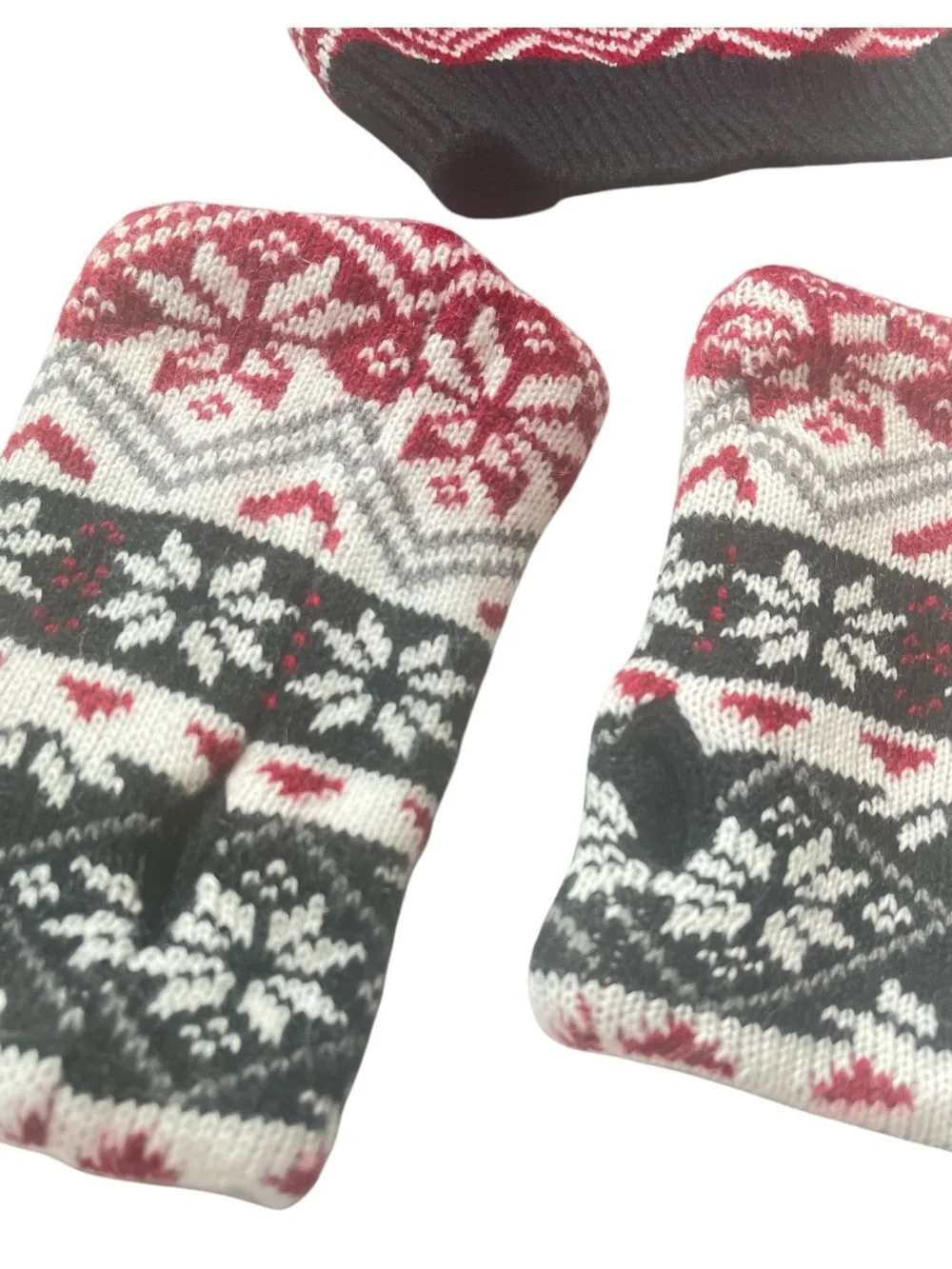 NWOT Women’s Beanie and Wrist Warmers Set - Snowflake